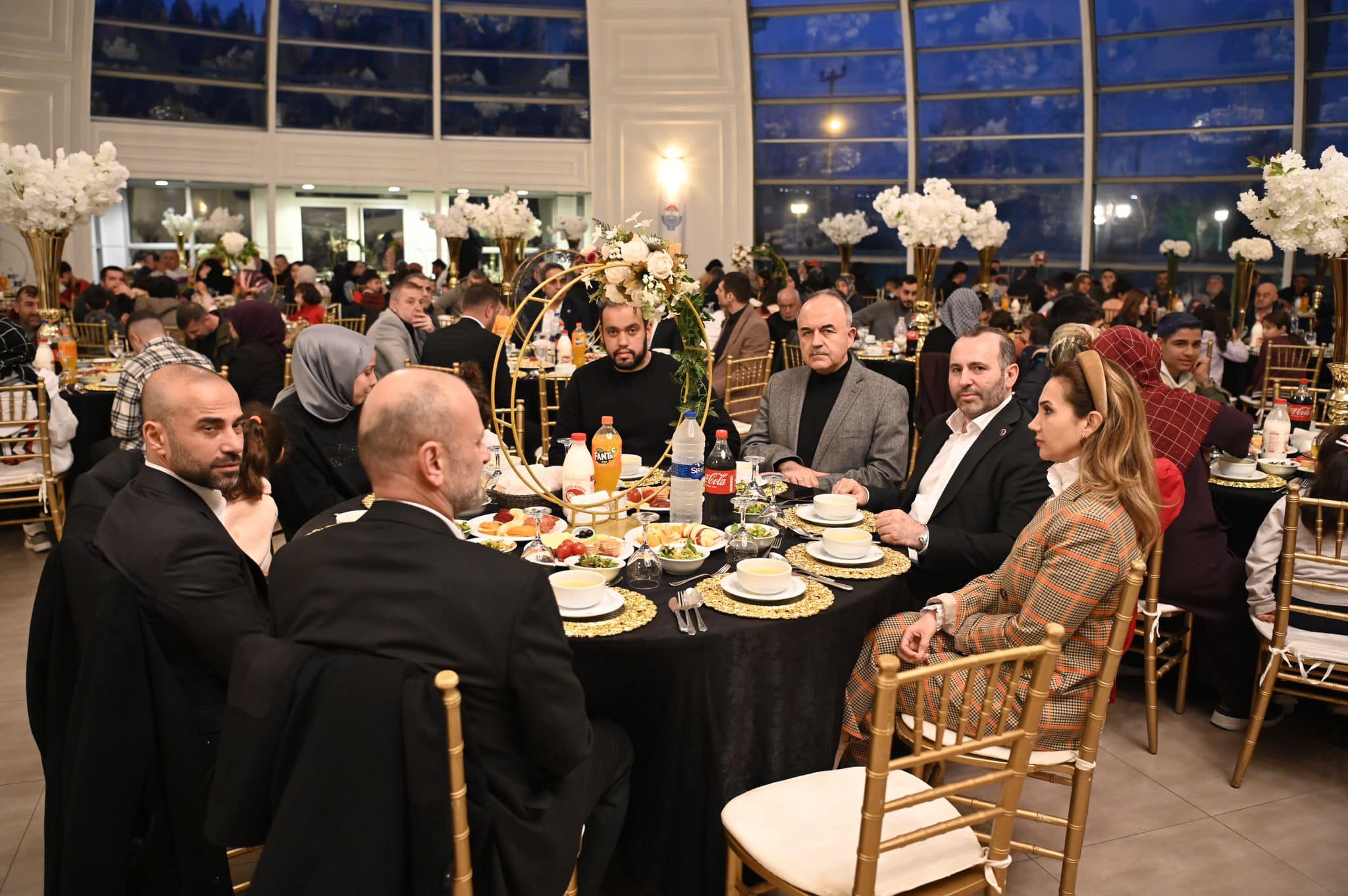 İLK İFTAR DEPREMZEDE AİLELER İLE OLDU