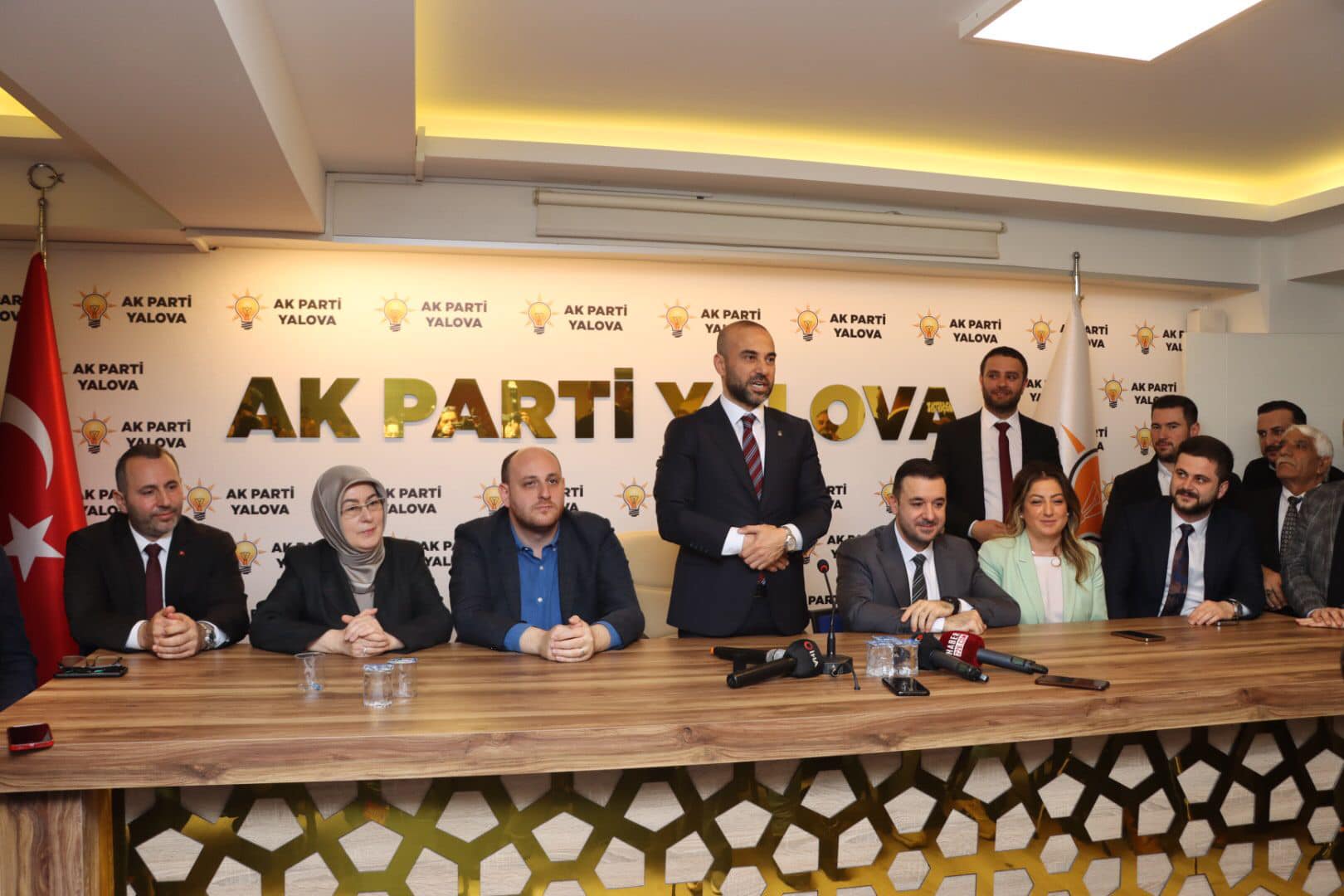 AK PARTİ’DE GÖREV TESLİM TÖRENİ YAPILDI