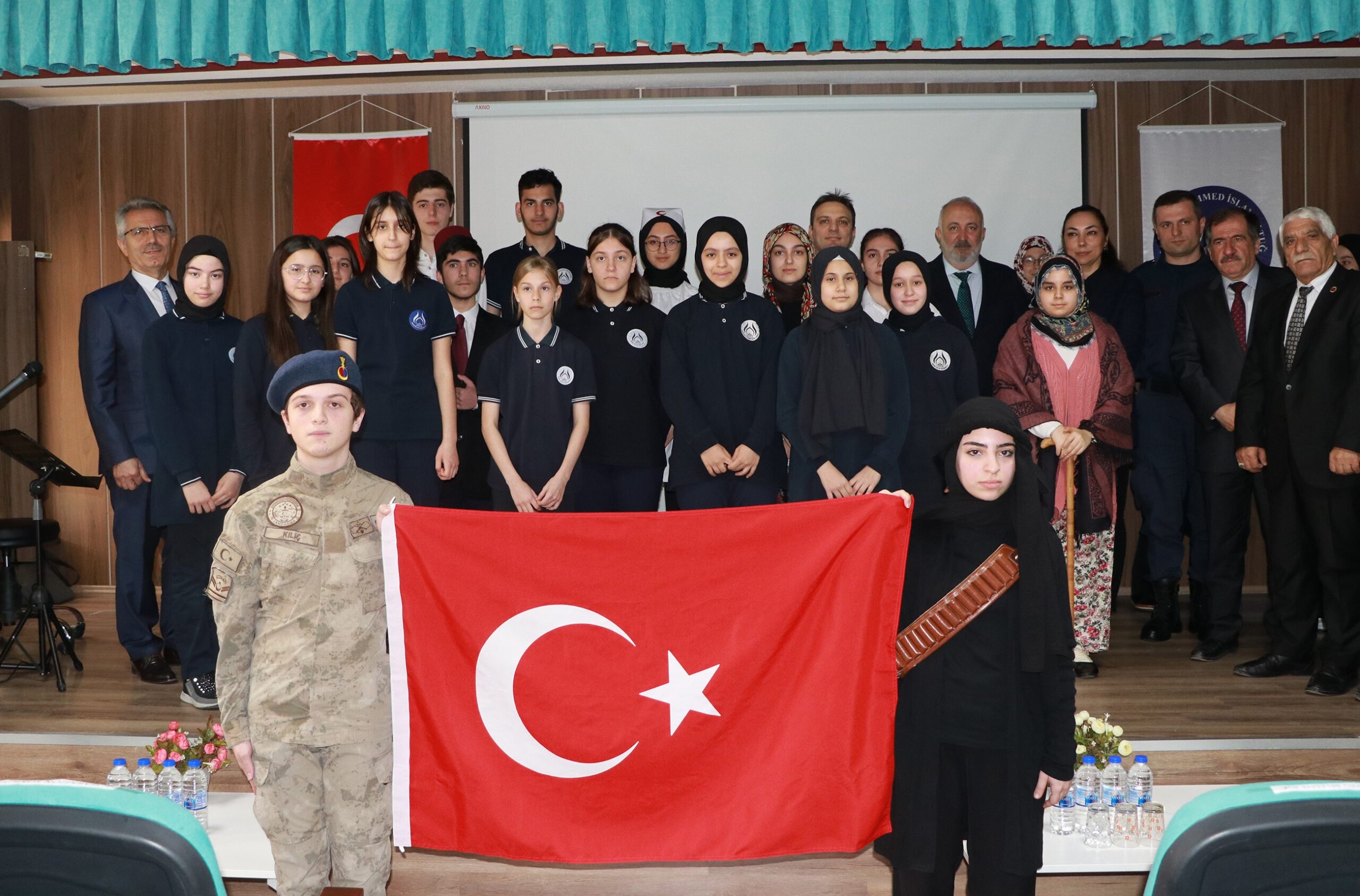 ÇİFTLİKKÖY’DE İSTİKLAL MARŞIMIZIN KABULÜNÜN 102’İNCİ YILDÖNÜMÜ KUTLANDI