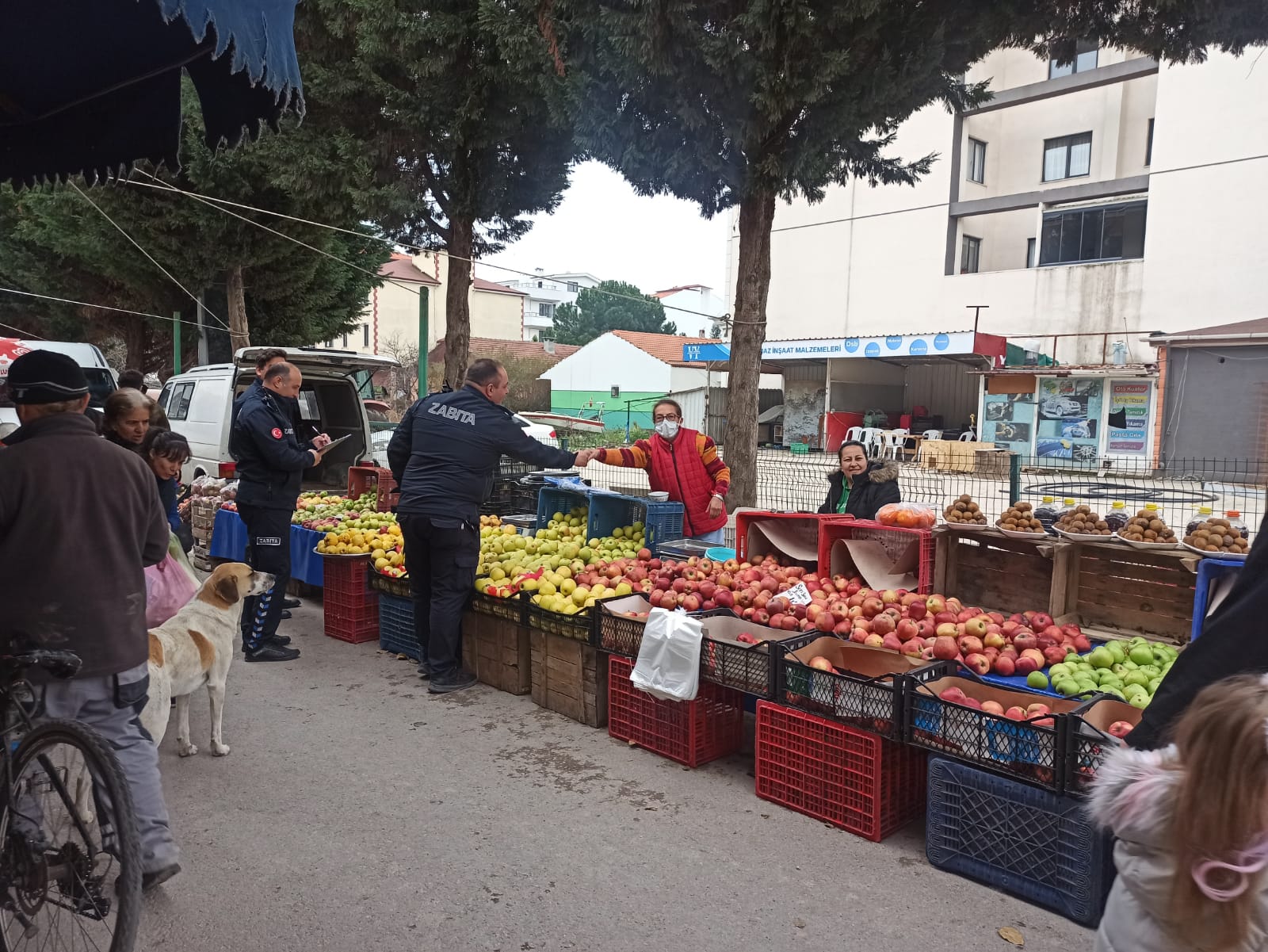 ALTINOVA SEMT PAZARI’NDA SIKI DENETİM
