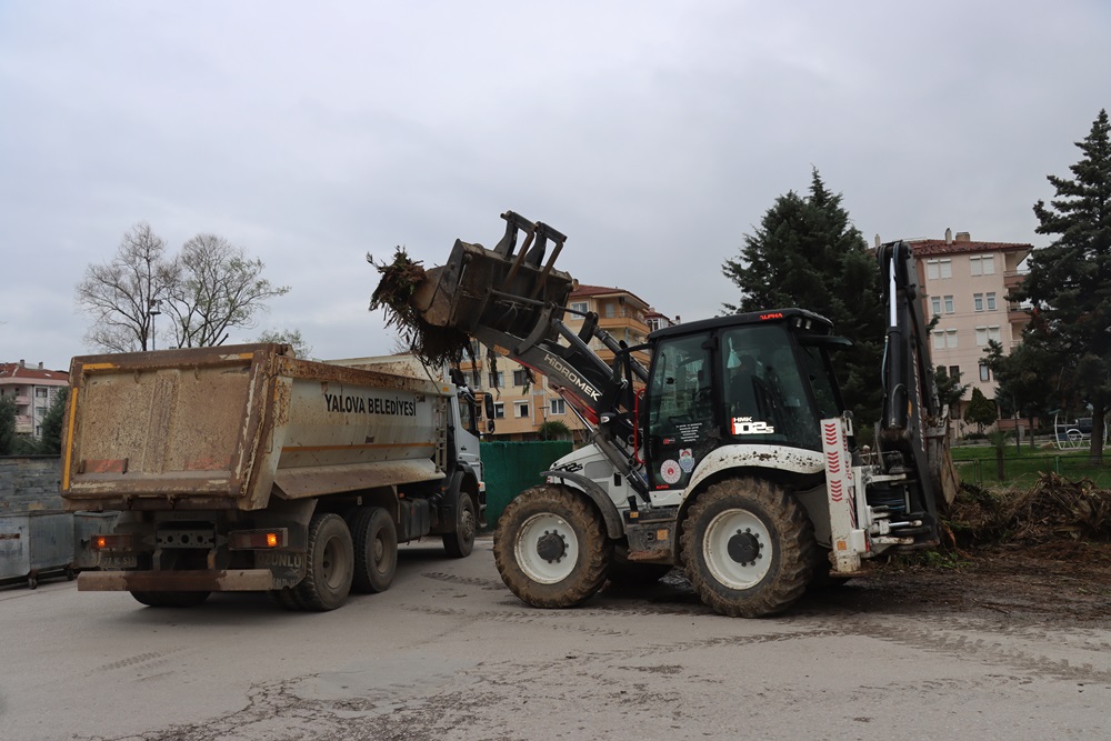 DERE VE DERE KENARLARI TEMİZLENİYOR