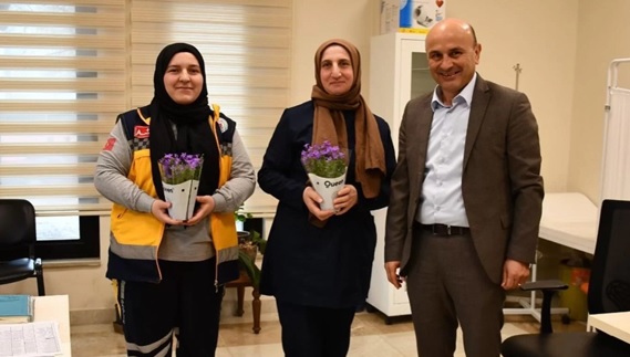 ORAL’DAN KADINLARA ÇİÇEKLİ KUTLAMA