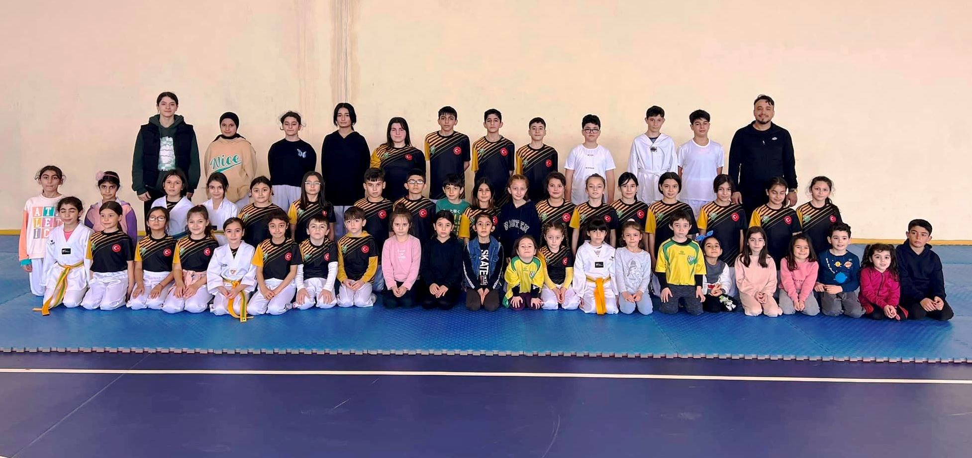 ALTINOVA TEKVANDO TAKIMI, ÇALIŞMALARINI SÜRDÜRYOR