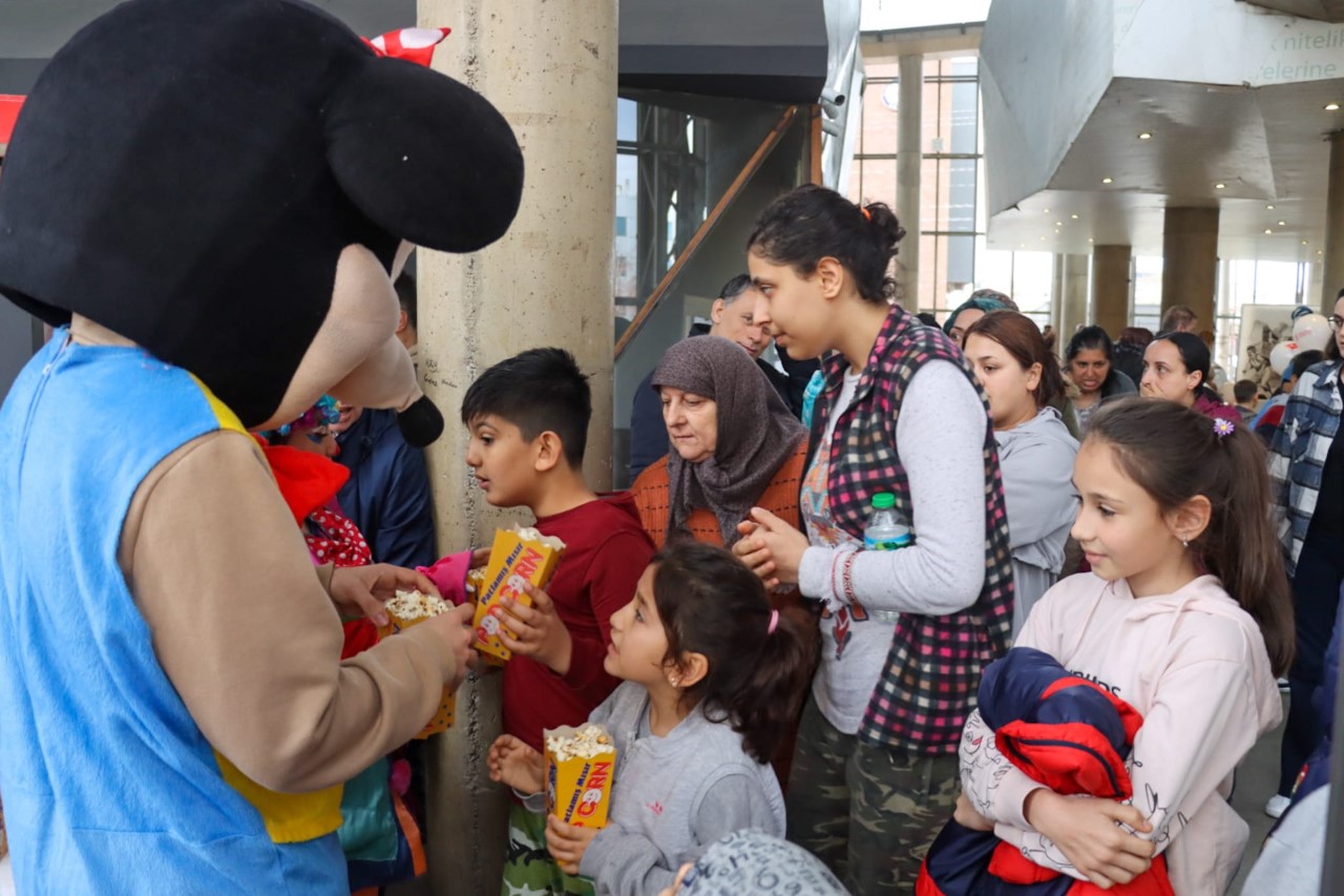 ÇOCUKLAR CUMARTESİ GÜNÜ EĞLENCEYE DOYDU