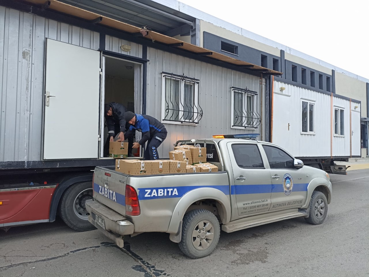 ALTINOVA’DAN YARDIM SEVKİYATLARI DEVAM EDİYOR