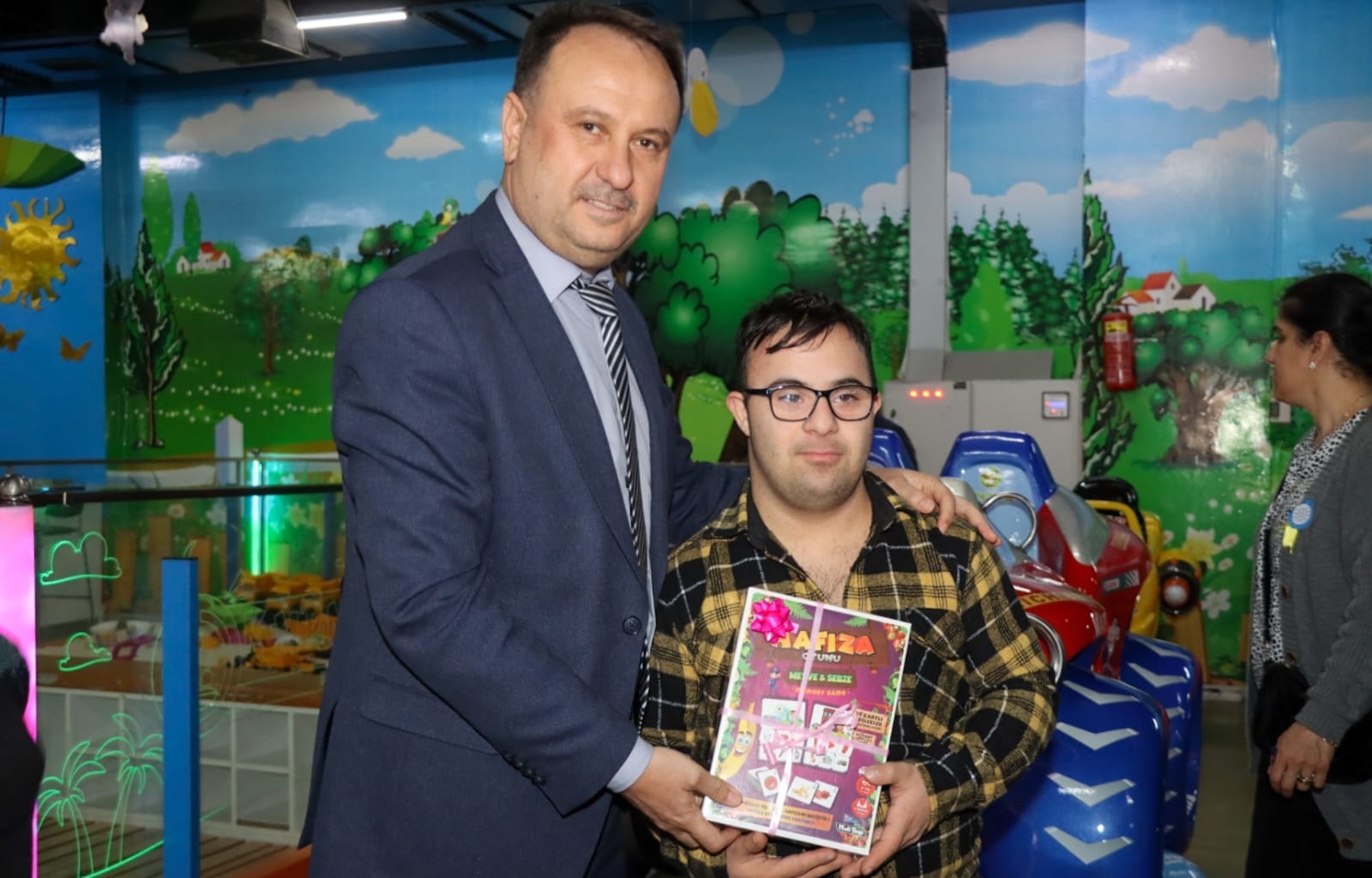 FARKINDALIK GÜNÜNDE ÇOCUKLAR DOYASIYA EĞLENDİ