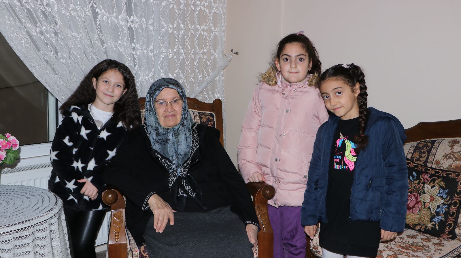 YAŞLILAR EVLERİNDE ZİYARET EDİLDİ