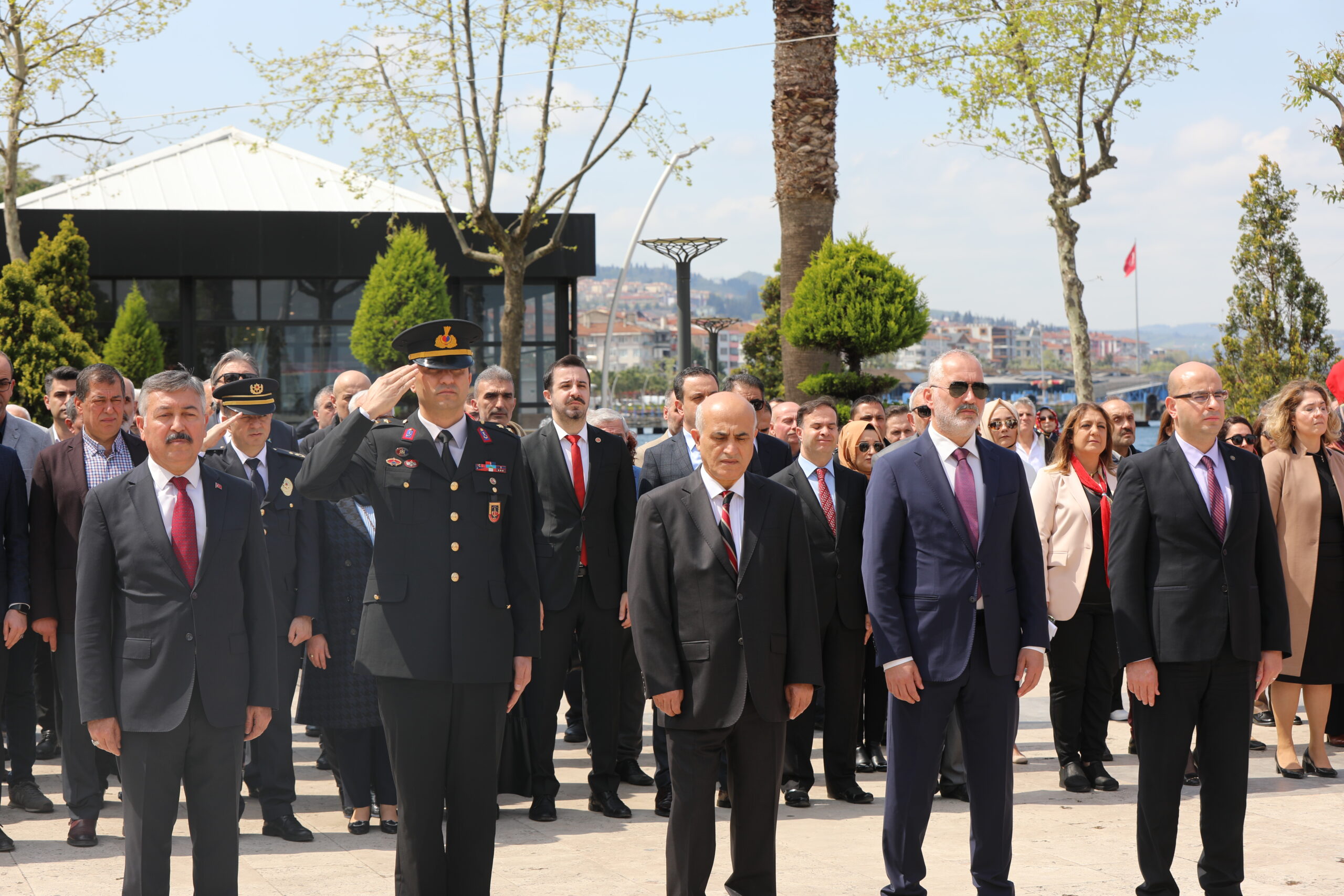 23 NİSAN TÖRENLE KUTLANDI