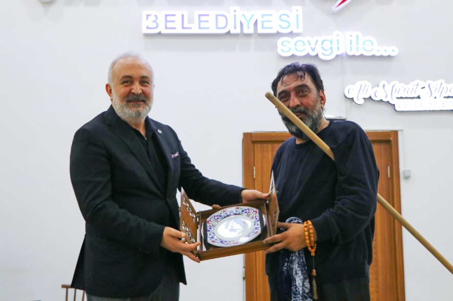 AHMET YENİLMEZ 1071’DEN 2023’E ADLI GÖSTERİSİNİ ÇİFTLİKKÖY’DE SAHNELEDİ