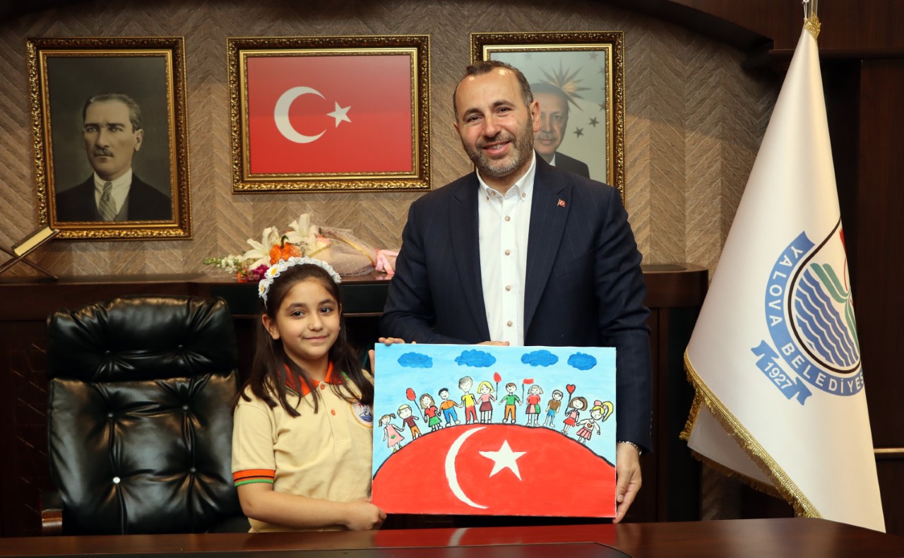 BAŞKAN TUTUK KOLTUĞU ÇOCUKLARA DEVRETTİ