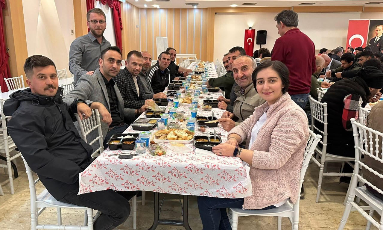 AK GENÇLER, İFTARDA BULUŞTU