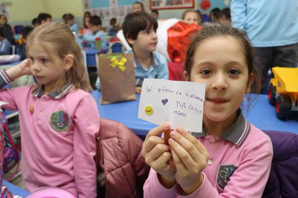 “OYUNCAKLAR VE HAYALLER PAYLAŞINCA GÜZELLEŞİR”