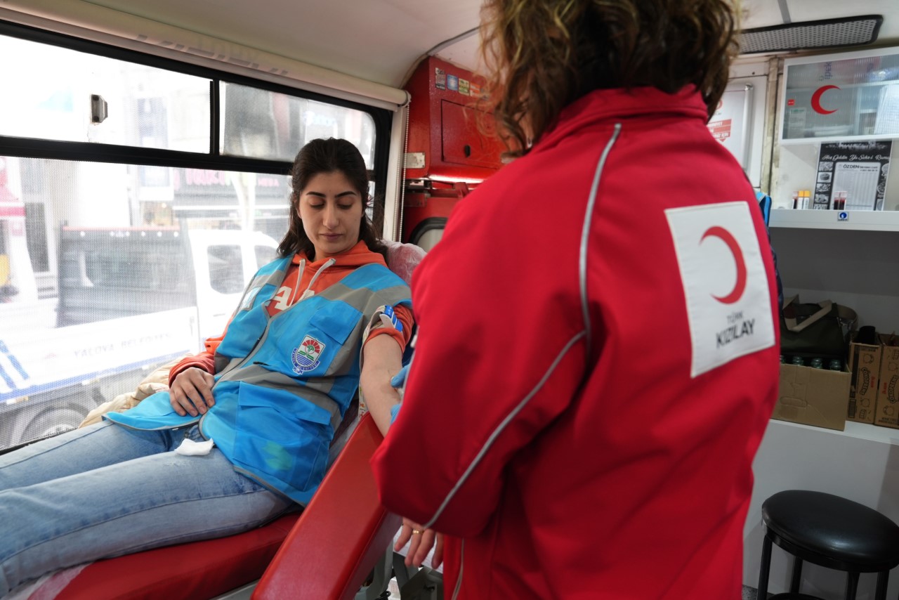 YALOVA BELEDİYESİ PERSONELLERİNDEN KÖK HÜCRE İÇİN KAN BAĞIŞI