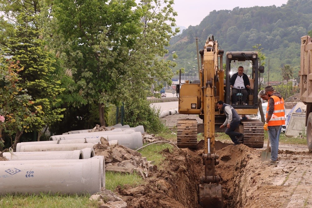 YENİ KANALİZASYON HATLARI YAPILIYOR