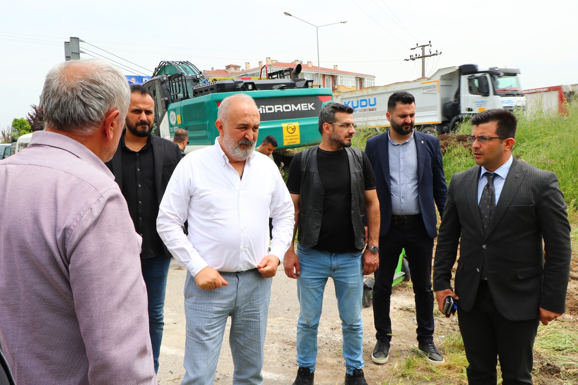 ÇİFTLİKKÖY KAZIMİYE DERESİ’NDE BÜYÜK TEMİZLİK BAŞLADI