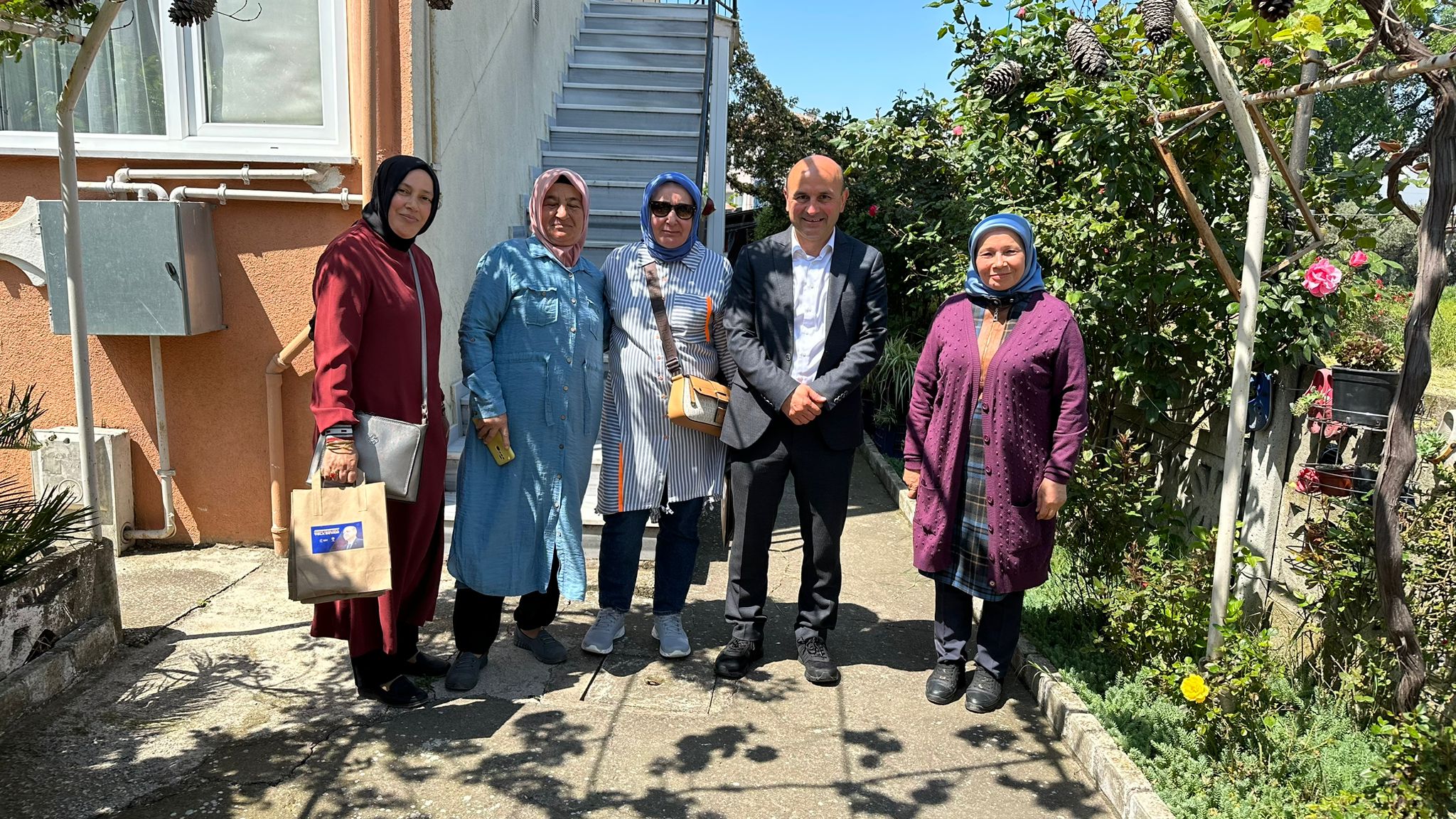 KADINLARA EN FAZLA DEĞERİ AK PARTİ VERİYOR