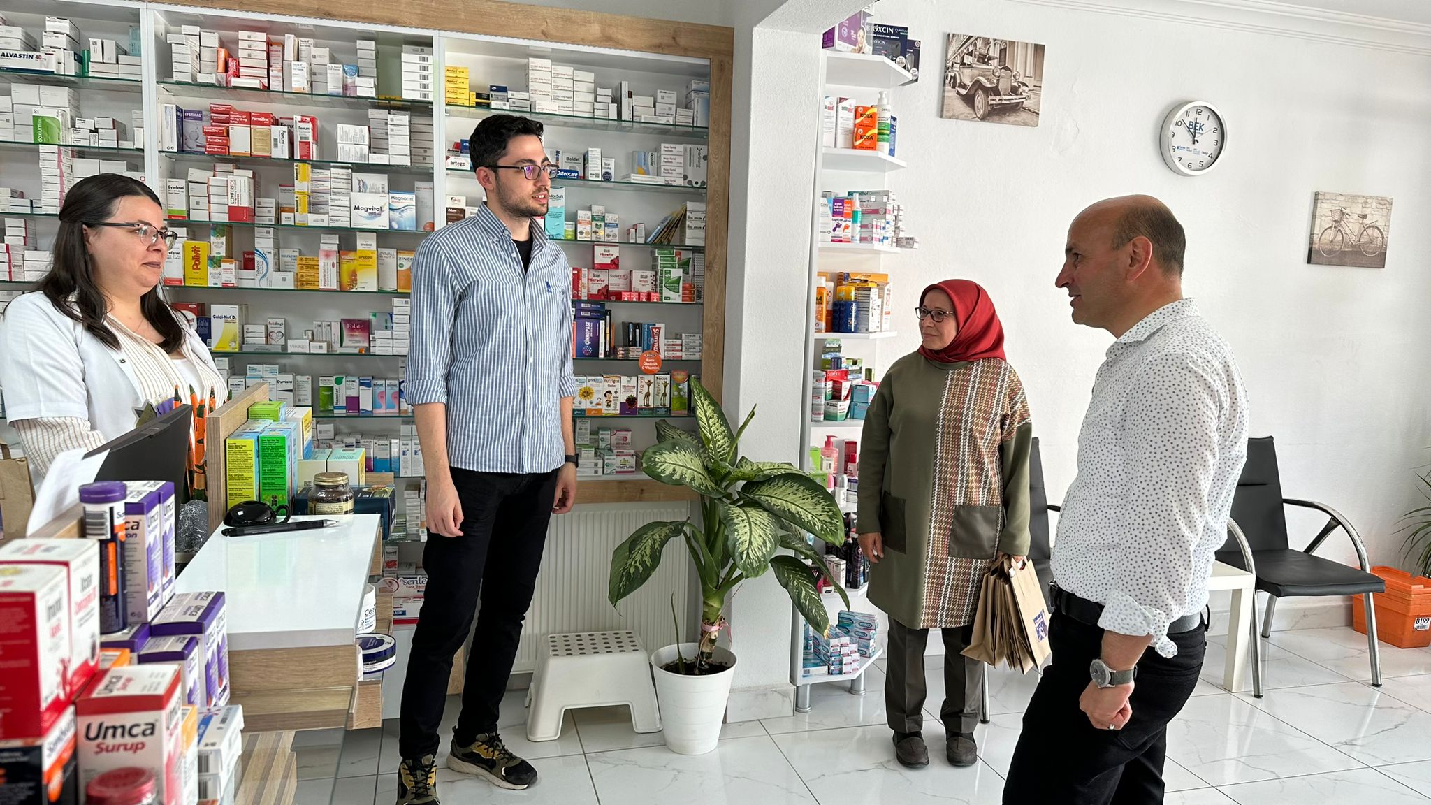 AK PARTİ ALTINOVA, DURMAK BİLMİYOR