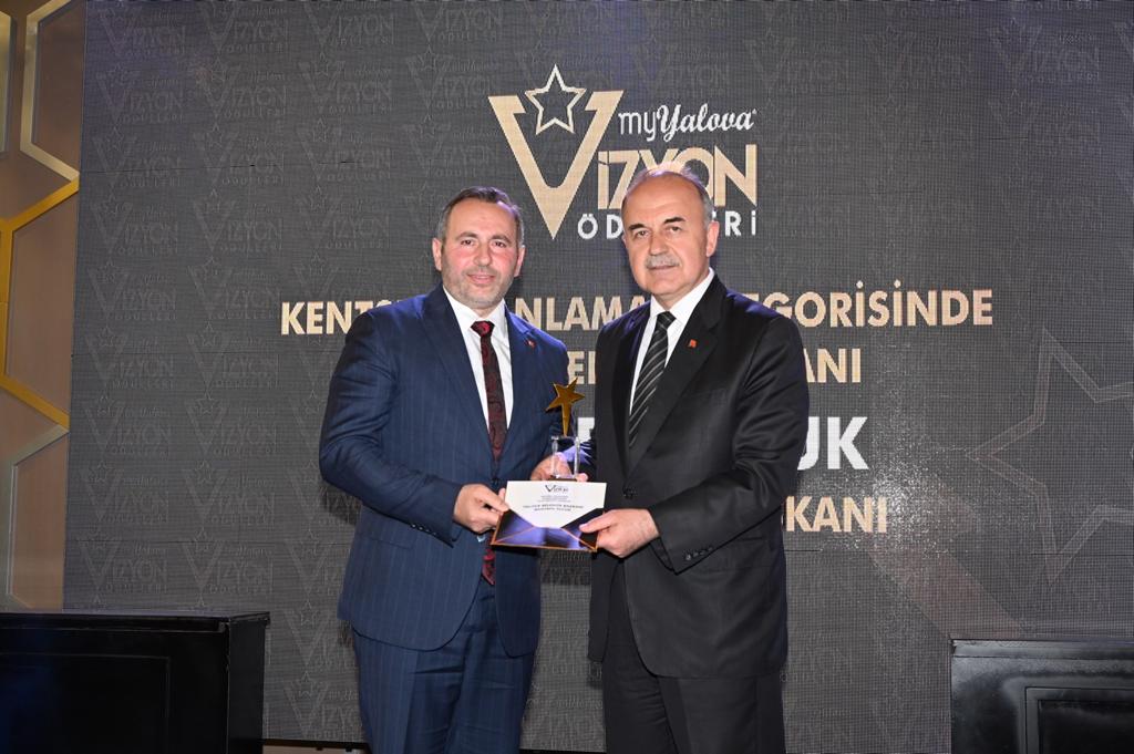 BAŞKAN TUTUK, ÖDÜLE LAYIK GÖRÜLDÜ