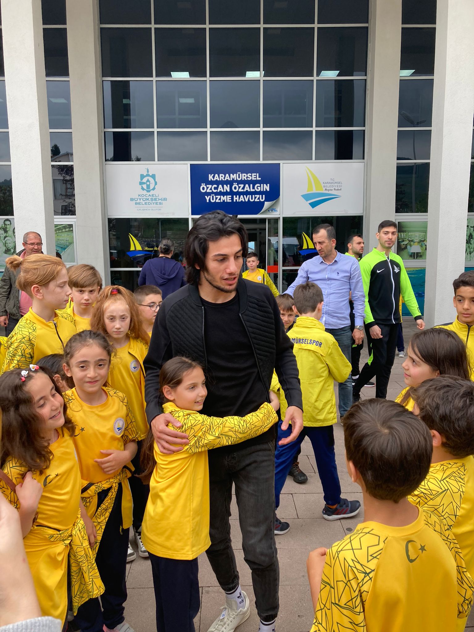 DÜNYA VE AVRUPA ŞAMPİYONUNDAN KARAMÜRSEL ÇIKARMASI