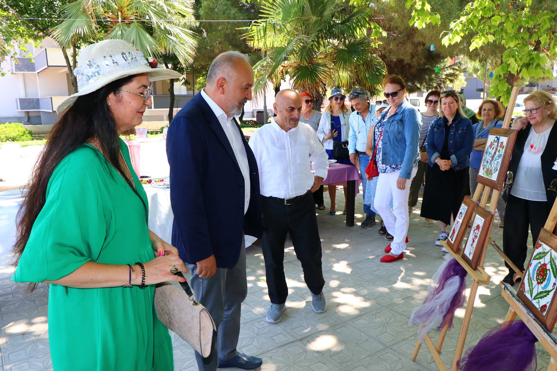 BAŞKAN SİLPAGAR ÇİNİ KURSİYERLERİNİN SERGİSİNİ AÇTI