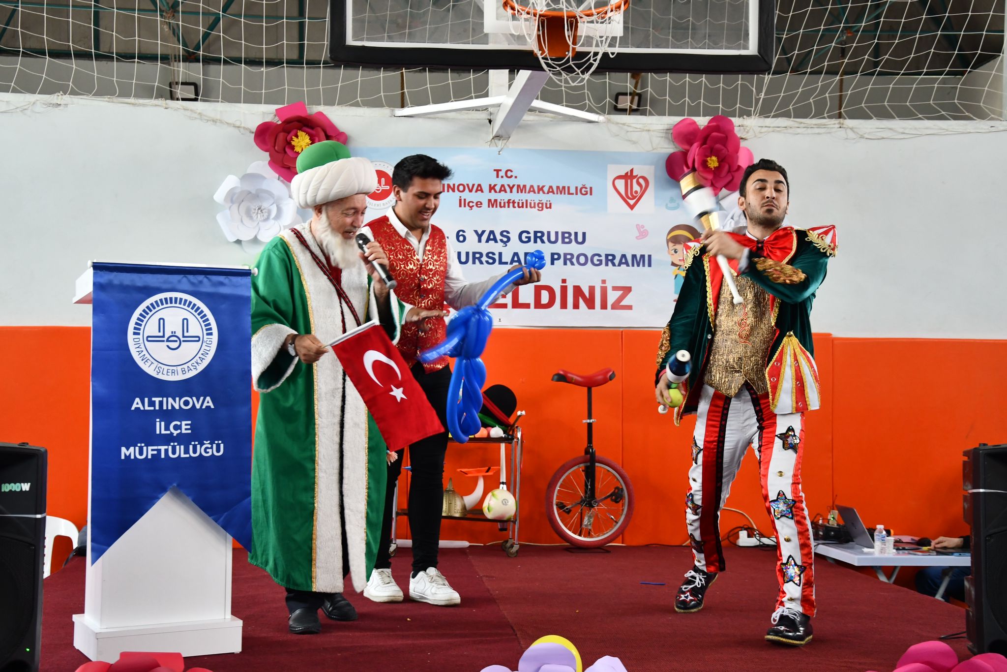 KUR’AN KURSLARINDA MEZUNİYET VE 10. YIL SEVİNCİ