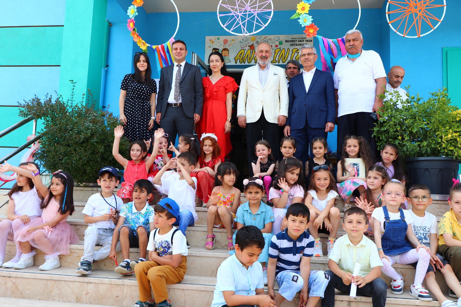 ÖĞRENCİLERİN KARNELERİ BAŞKAN SİLPAGAR’DAN