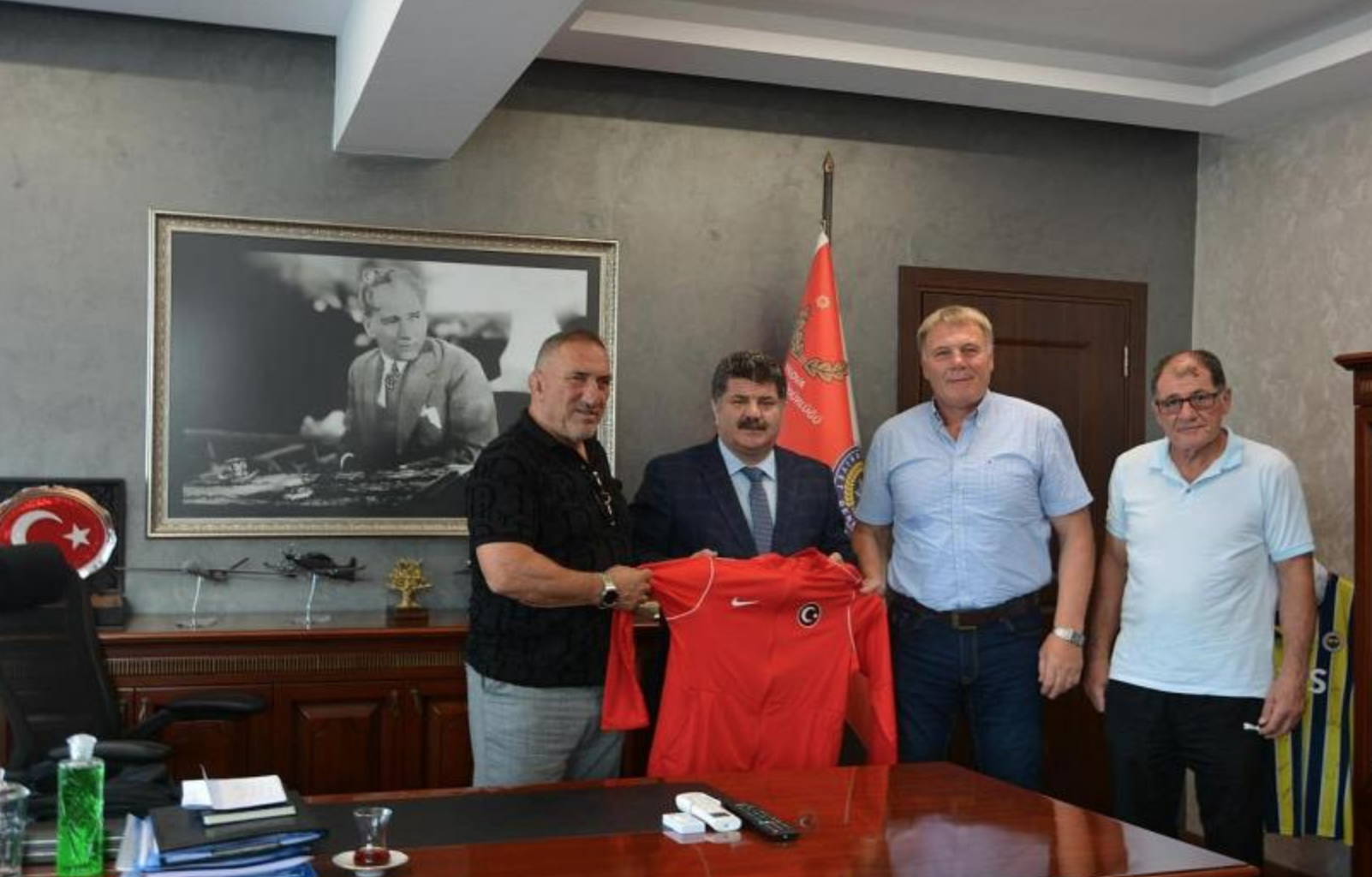 GÜREŞİN EFSANE İSİMLERİ YALOVA EMNİYET MÜDÜRÜ’NÜ ZİYARET ETTİ