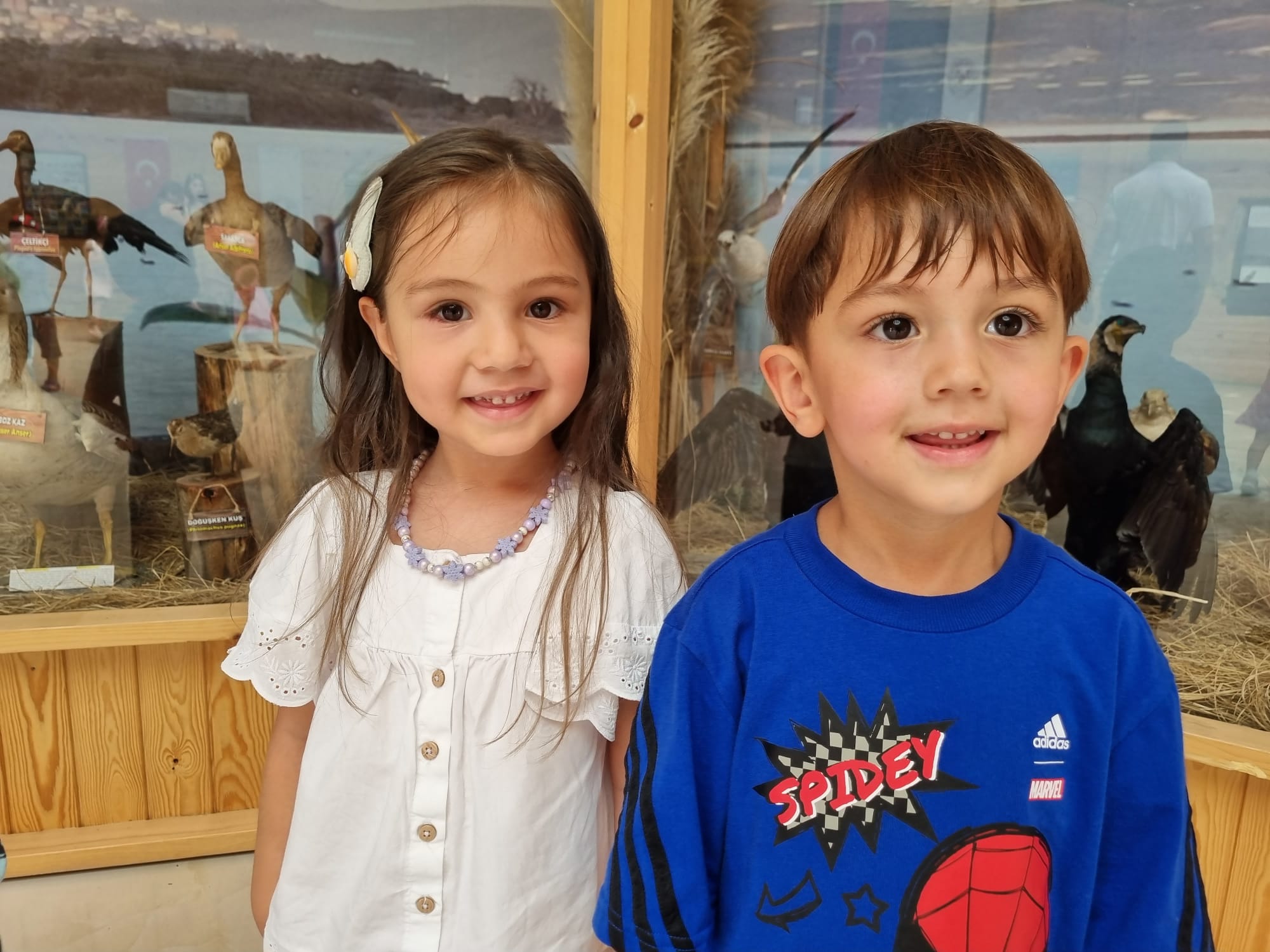 MİNİK ÖĞRENCİLER, KUŞLARA HAYRAN KALDI