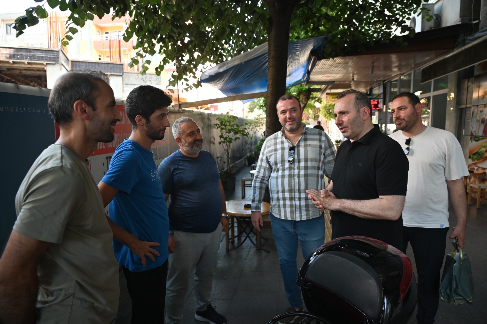 BAŞKAN TUTUK, ESNAFLA BİR ARAYA GELMEYE DEVAM EDİYOR