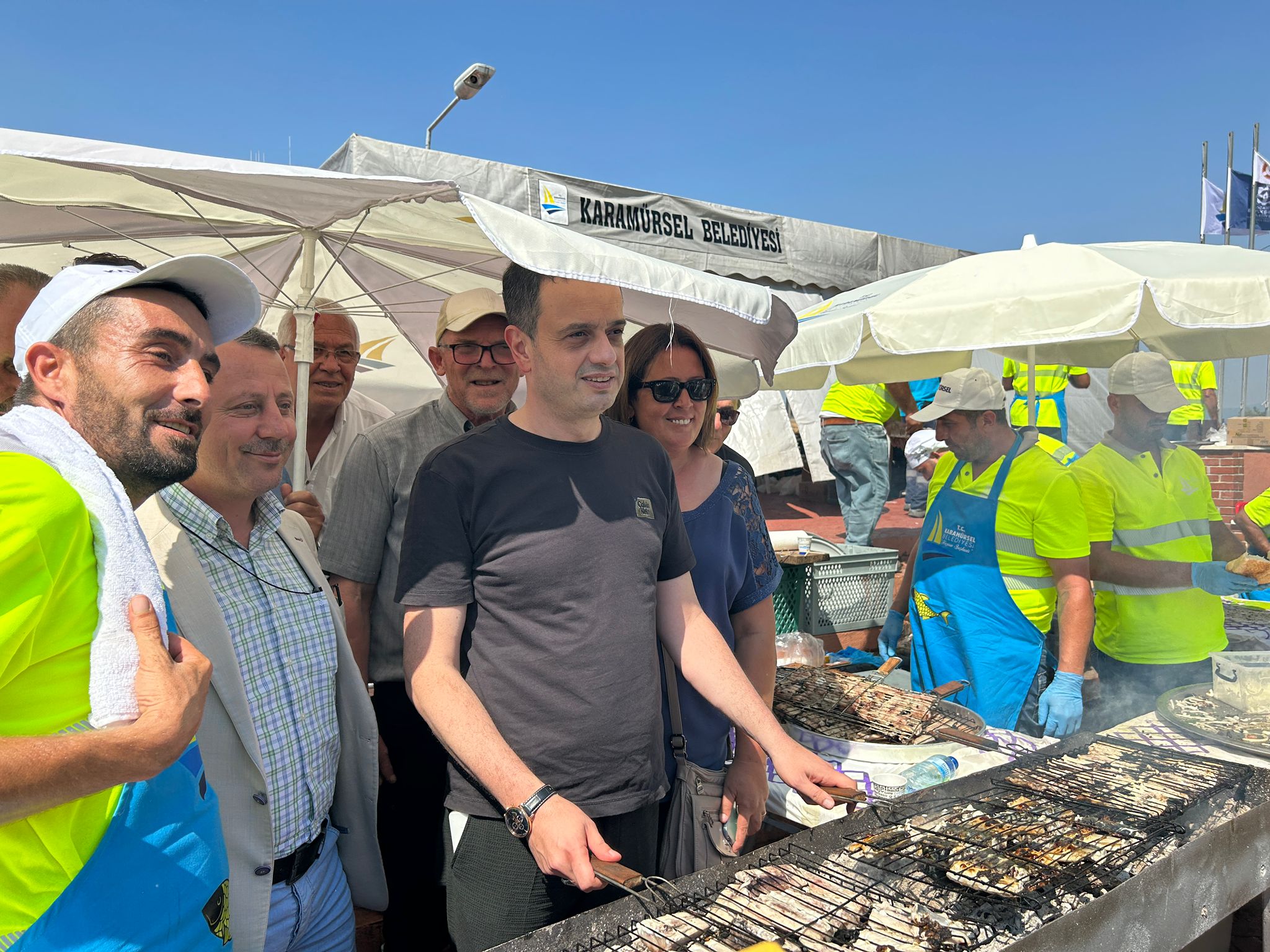 8 BİN KİŞİYE BALIK-EKMEK İKRAM EDİLDİ