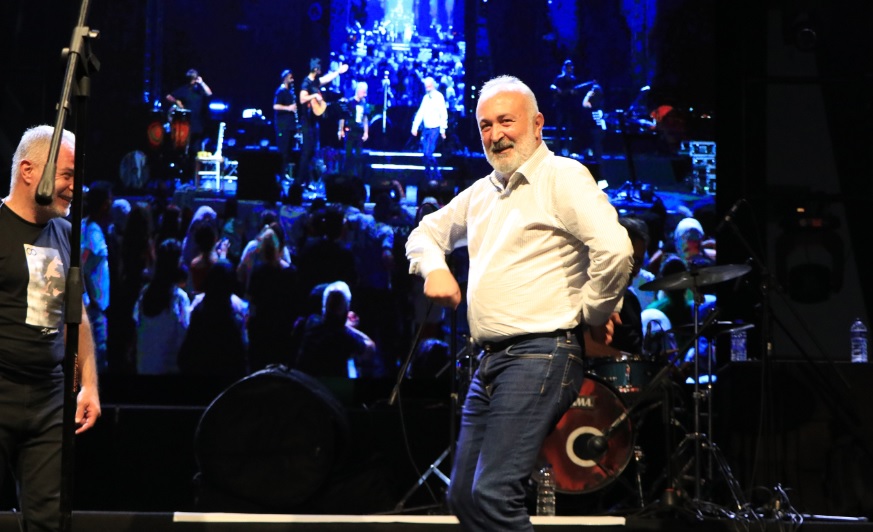 ÇİFTLİKKÖY’DE YAZ FESTİVALİ KONSERLERİ MUHTEŞEM BAŞLADI