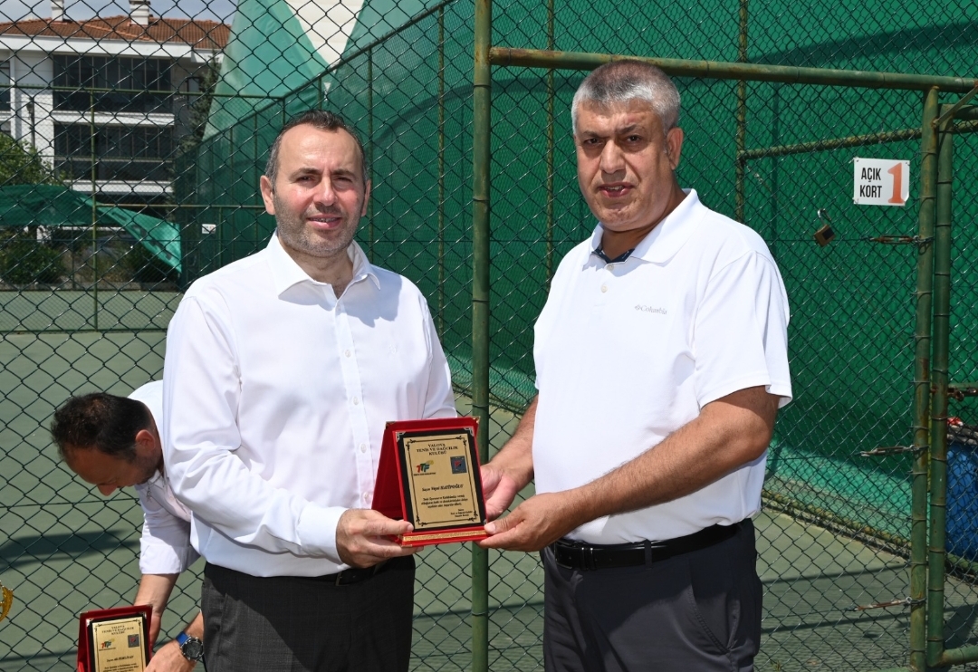 ÖDÜLLER BAŞKAN TUTUK’TAN