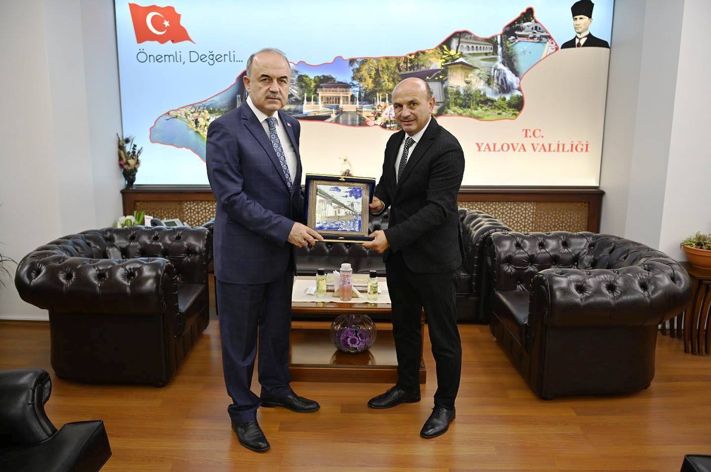 BAŞKAN ORAL’DAN VALİ EROL’A VEDA ZİYARETİ