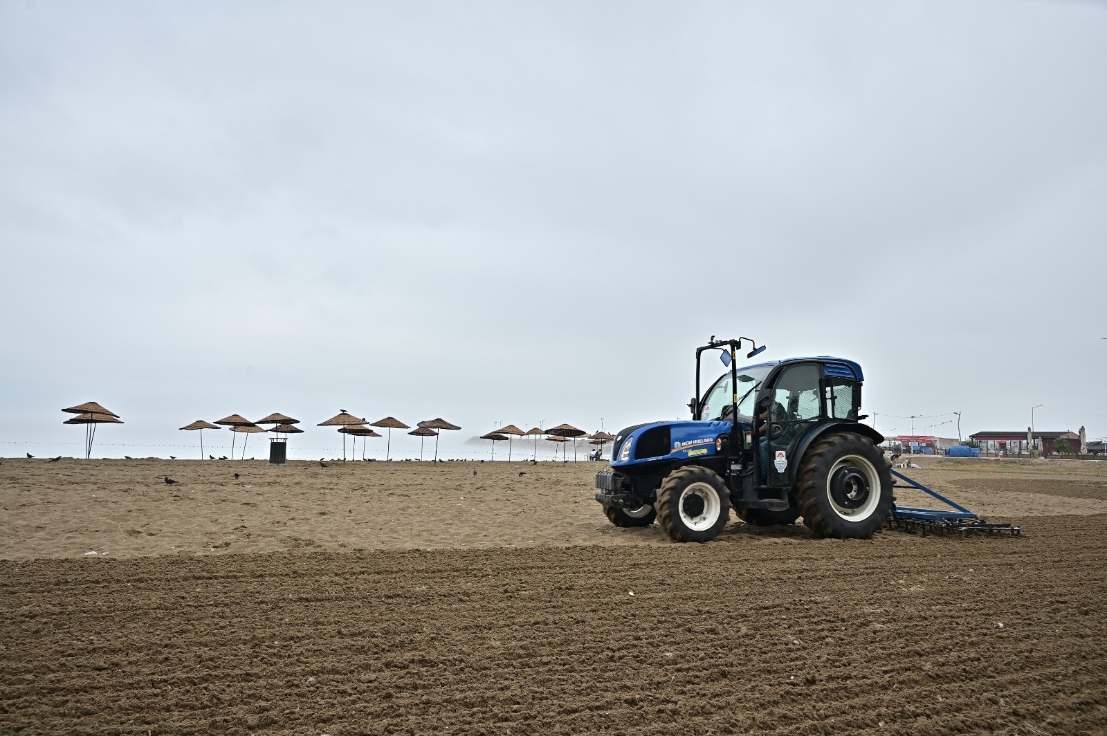 YALOVA BELEDİYESİ GÜNÜN İLK IŞIKLARIYLA SAHİLDE