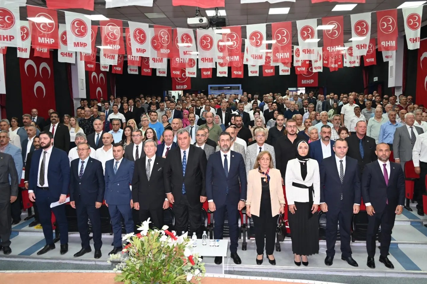 MHP’DE GÜLDOĞAN, GÜVEN TAZELEDİ