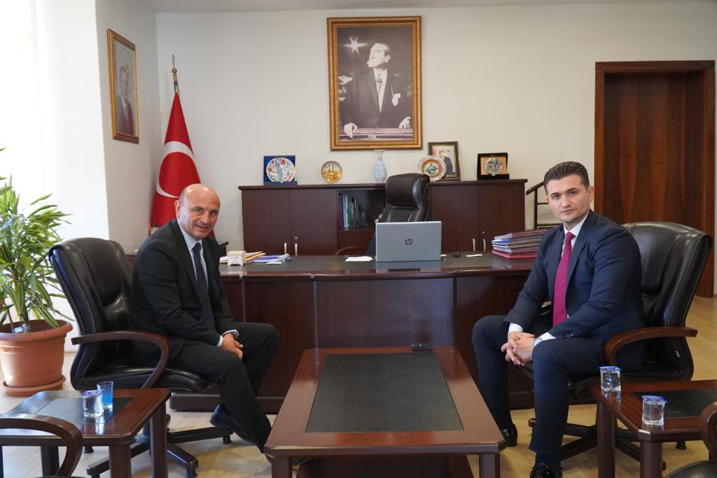 KAYMAKAM KAZAR’A İLK ZİYARET BAŞKAN ORAL’DAN