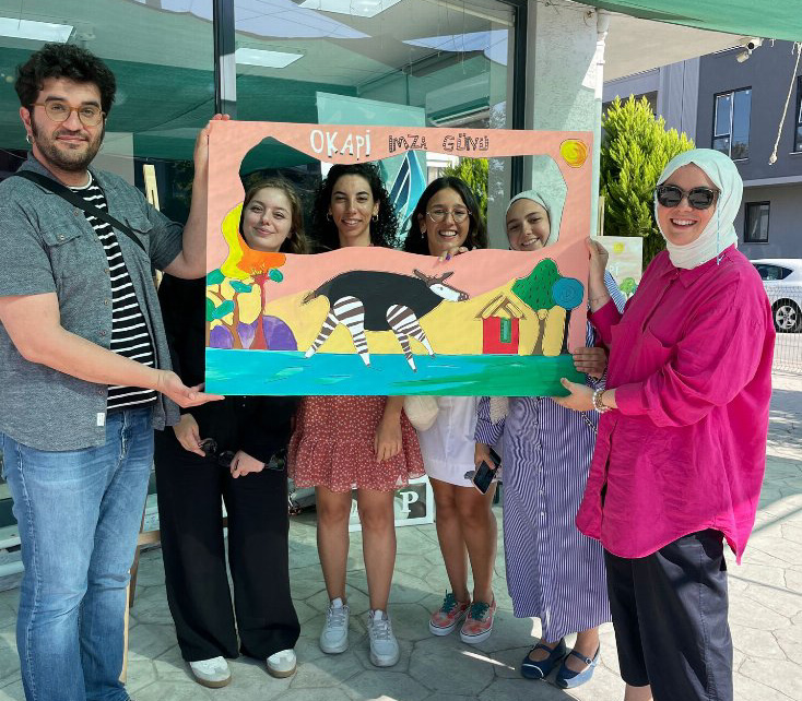 YALOVALI GÜRTEKİN’İN KİTABI ‘OKAPİ’ HAYRANLARIYLA BULUŞTU