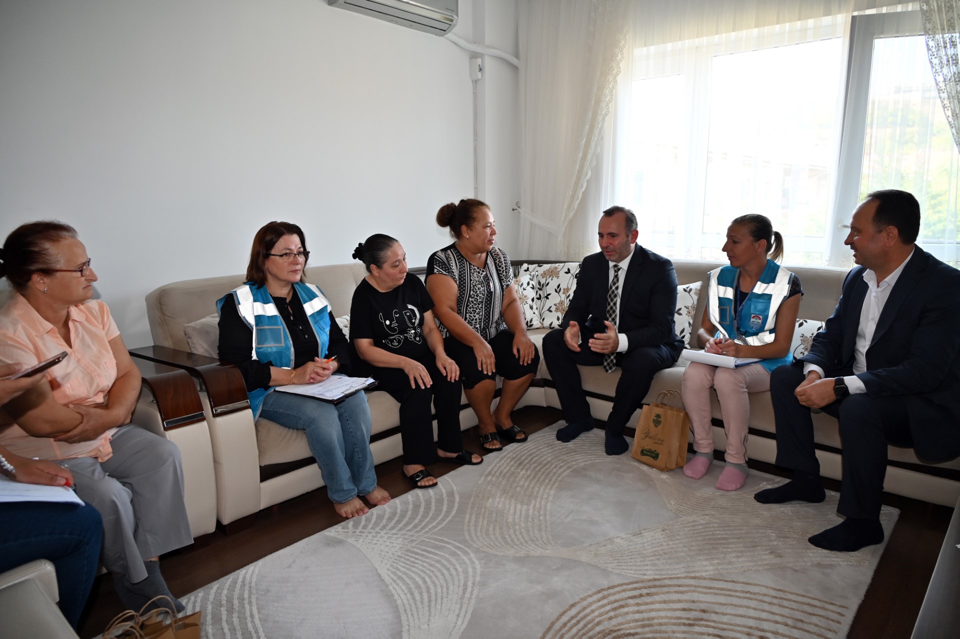 BAŞKAN TUTUK’TAN ÇAT KAPI ZİYARETLER “BİZLER BÜYÜK BİR AİLEYİZ”