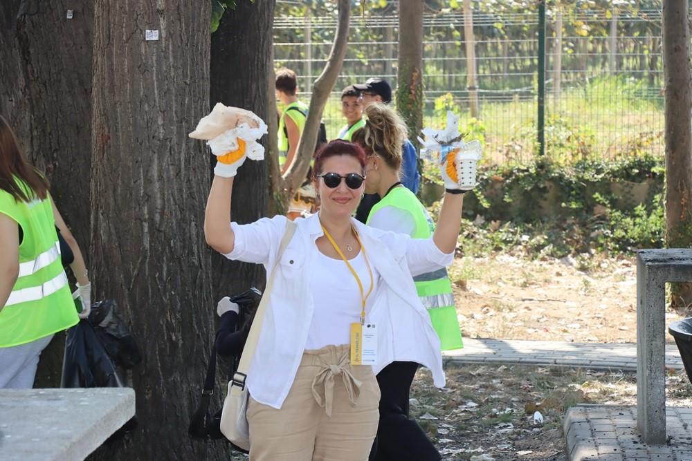 1 TON KATI ATIK TOPLANDI