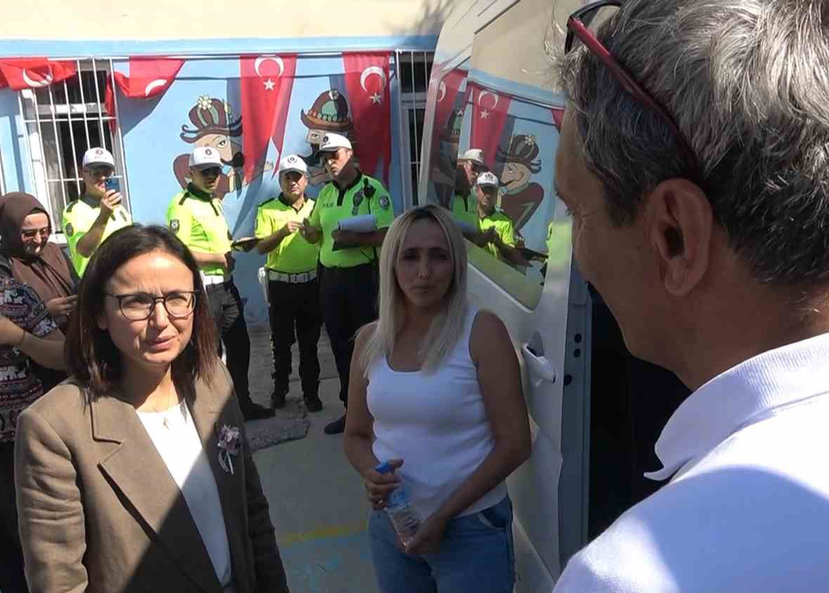 VALİ KAYA ÖĞRENCİ SERVİSLERİNİ DENETLEDİ