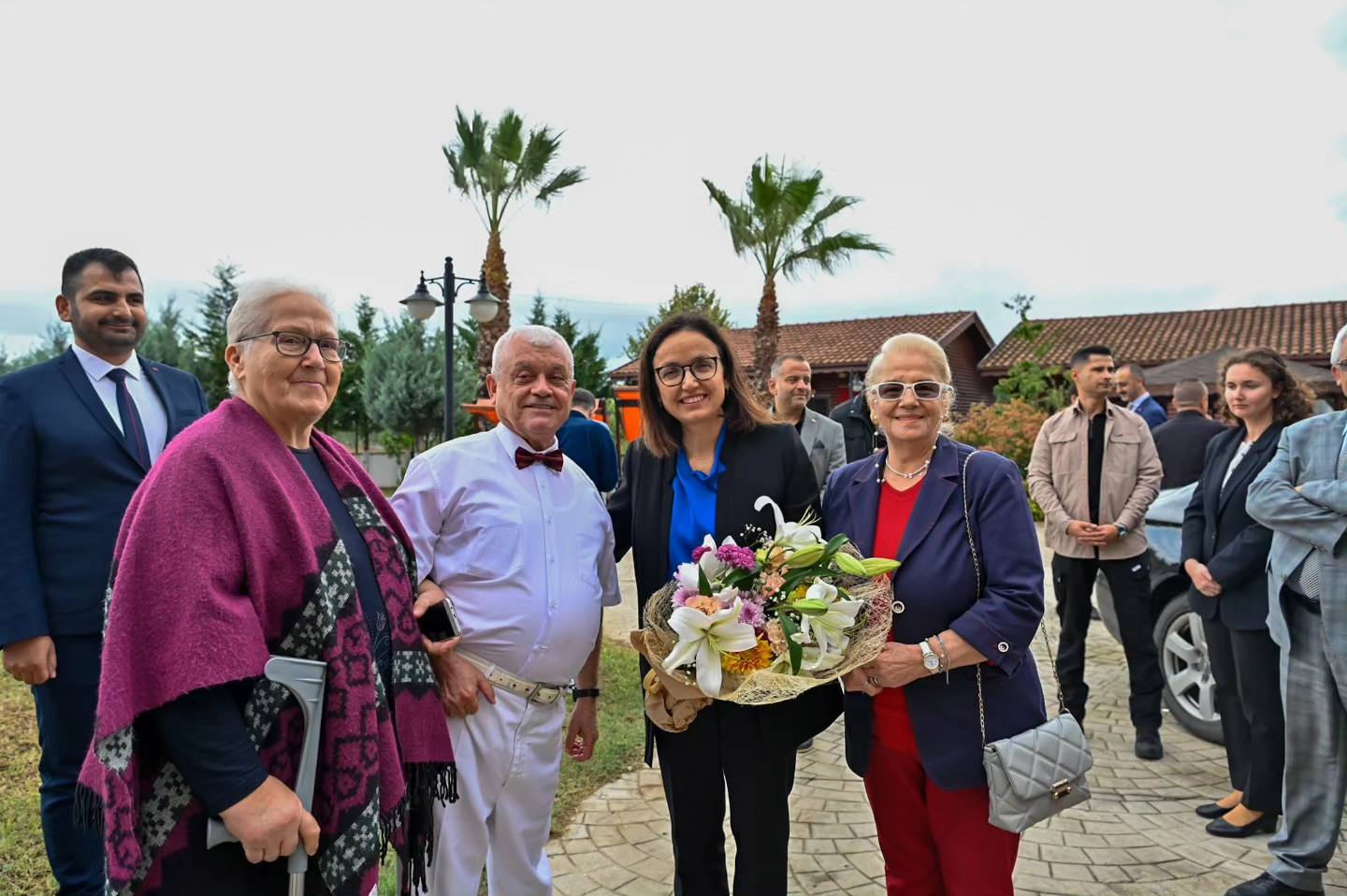 YALOVA VALİSİ DR. HÜLYA KAYA İLÇE ZİYARETLERİNİN İLKİNİ ÇINARCIK’TA HUZUREVİNE GERÇEKLEŞTİRDİ