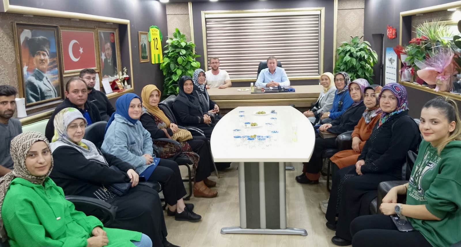 AK PARTİ ALTINOVA İLÇE TEŞKİLATLARI TEK VÜCUT