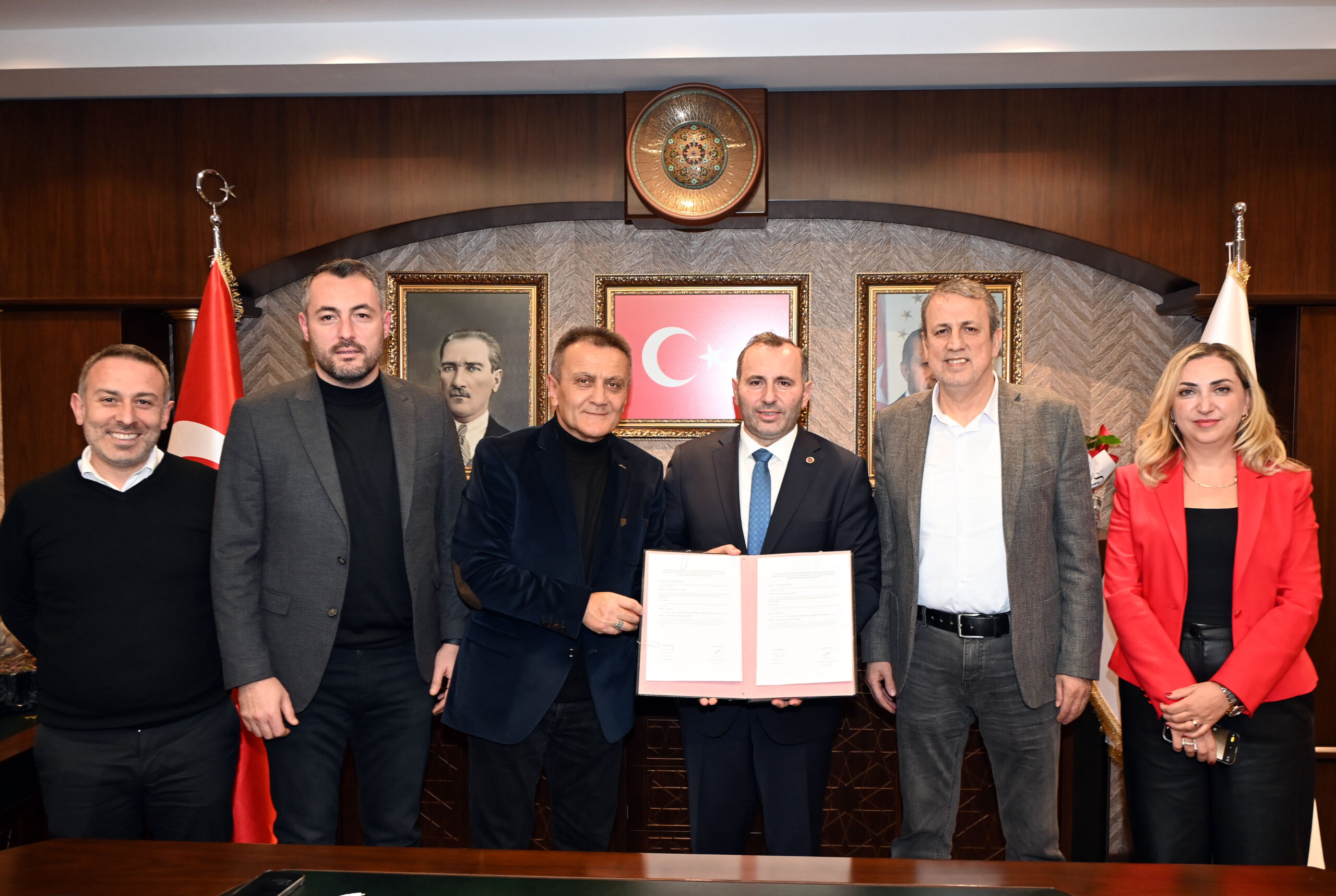 MUSTAFA TUTUK’TAN TÜM PERSONELE YILBAŞI SÜRPRİZİ