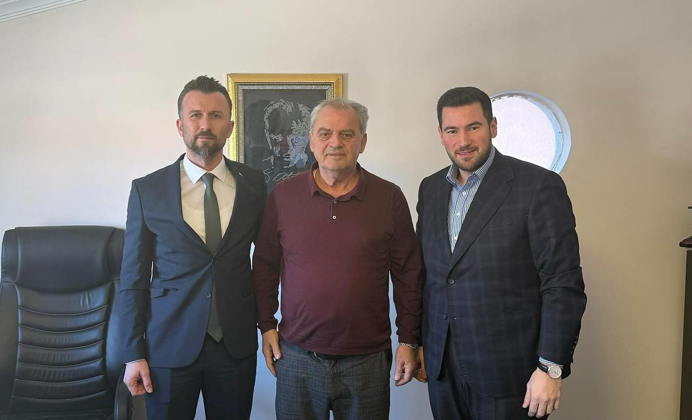 ESKİ BELEDİYE BAŞKANLARINI ZİYARET ETTİLER
