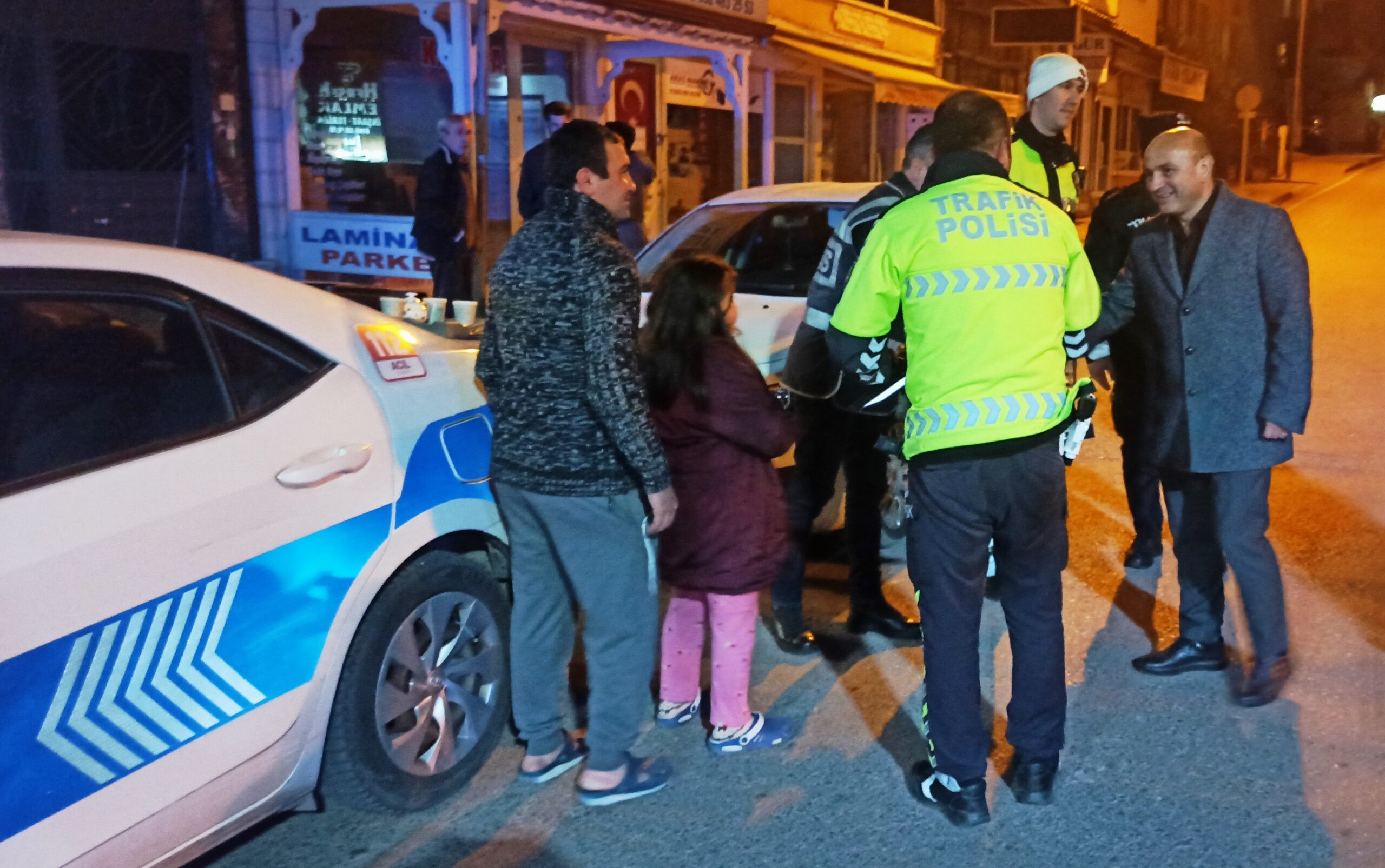 POLİSLER YILBAŞINDA İŞ BAŞINDA