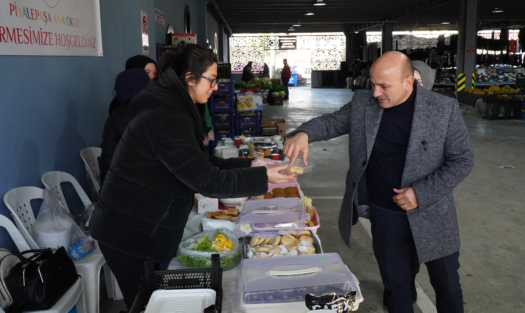 ANNELER BU KEZ EĞİTİME DESTEK İÇİN PAZARDA