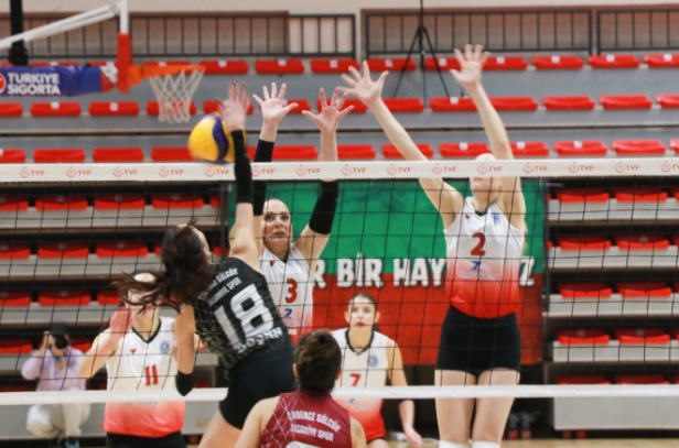 ÇİFTLİKKÖY’ÜN SULTANLARI LİGİ KAYIPSIZ BİTİRDİ 3-1