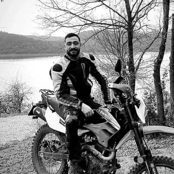 AĞACA ÇARPAN MOTOSİKLETİN SÜRÜCÜSÜ ÖLDÜ