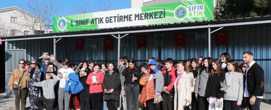ÇİFTLİKKÖY’DE 150 ÖĞRENCİ SIFIR ATIK MERKEZİNİ GEZDİ