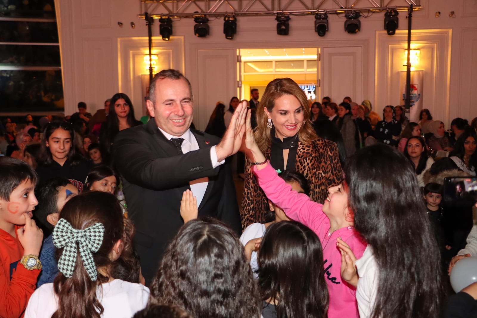 KADINLARA ÖZEL KONSER DOLU DOLU GEÇTİ